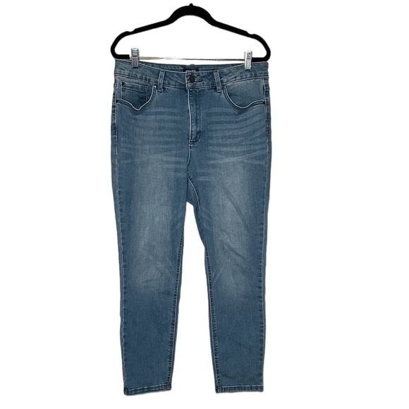 Jones New York Denim - Jones New York | Light wash Lexington Skinny Crop Jeans with Stretch